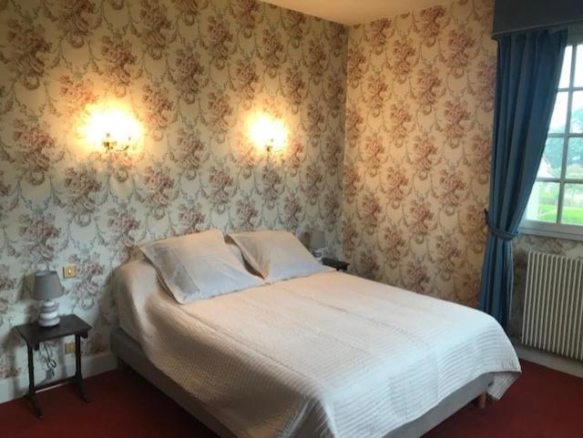 Demeure Des Carila Bed & Breakfast Heudebouville Bagian luar foto