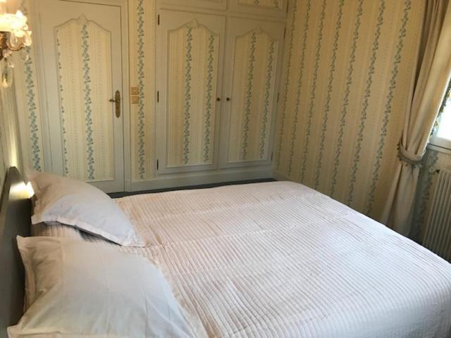 Demeure Des Carila Bed & Breakfast Heudebouville Bagian luar foto